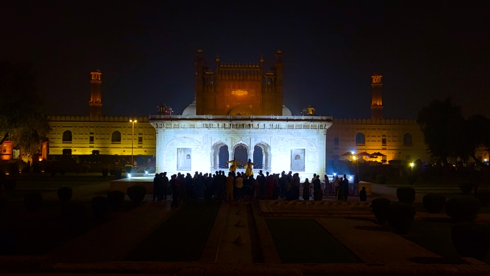 15-11-25 H.00_14_36_15.Still004 (1).jpg